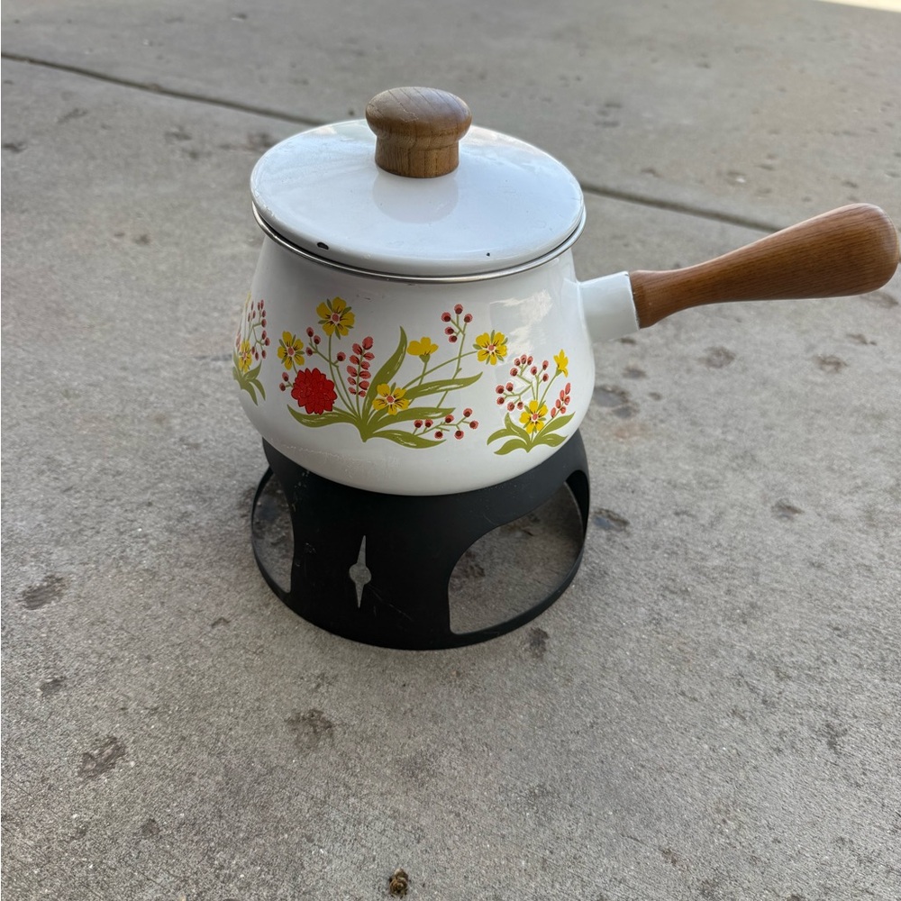 Vintage 19702 Floral Enamel fondue with Wooden Handle